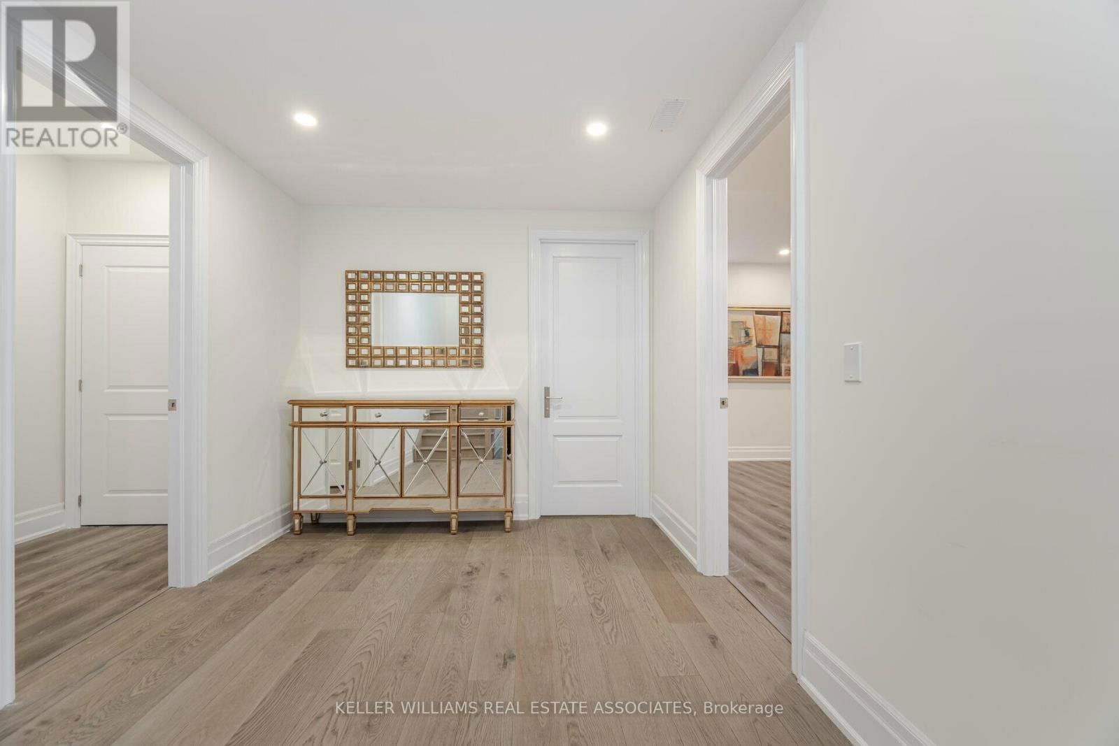 2282 HYACINTH CRESCENT Image 37
