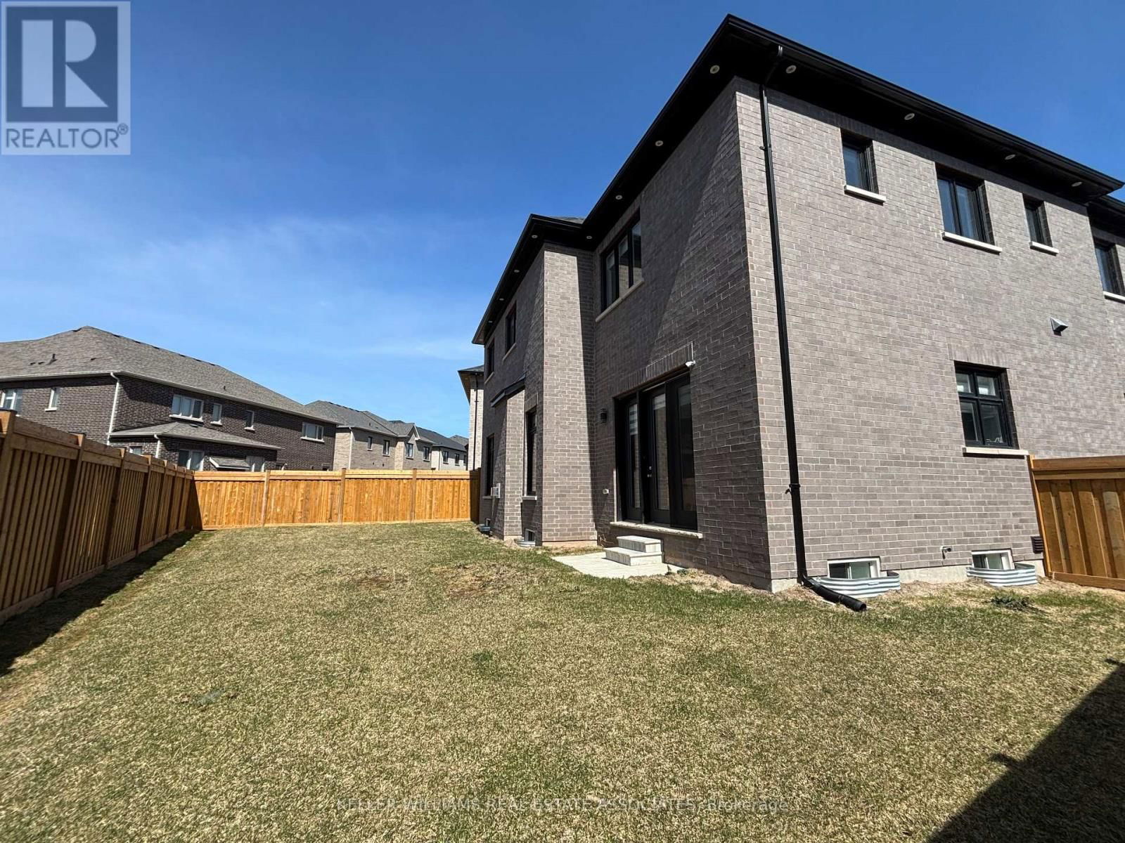 2282 HYACINTH CRESCENT Image 41