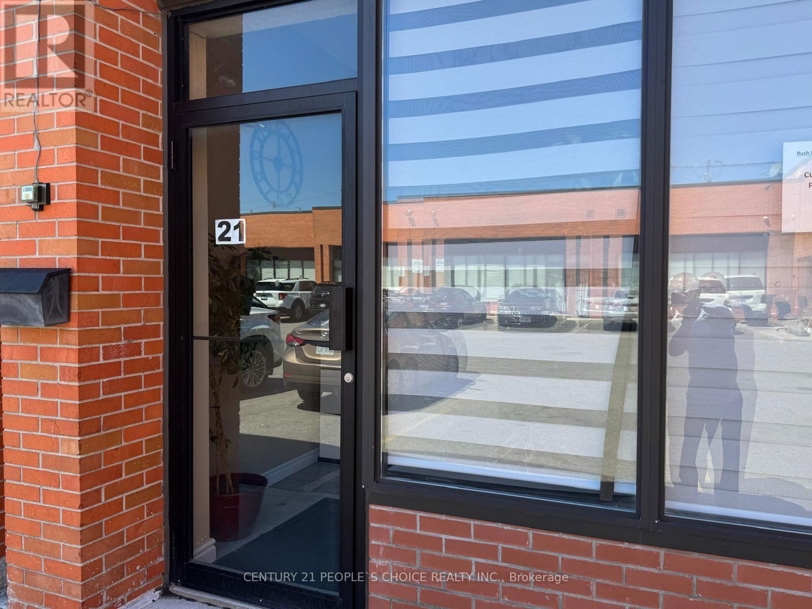 21 - 4801 STEELES AVENUE WEST Image 3