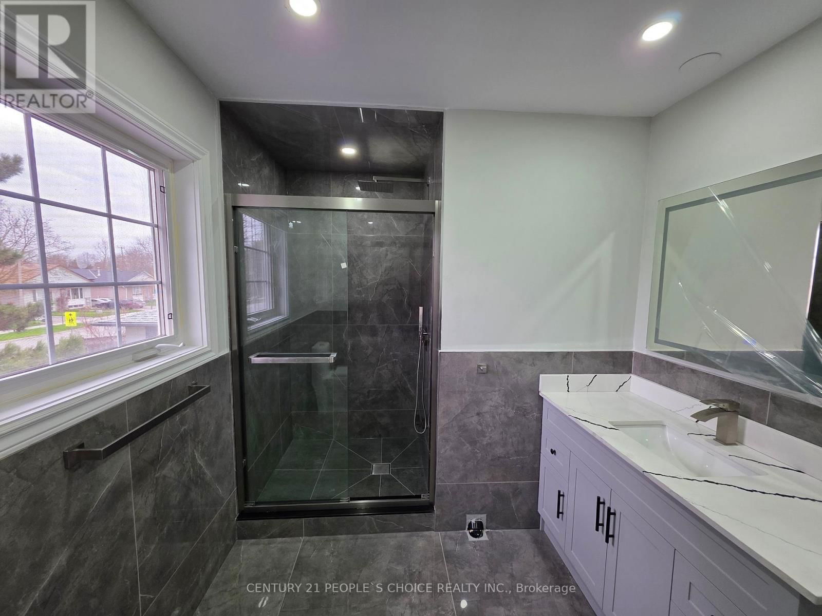 24 MADISON AVENUE Image 12