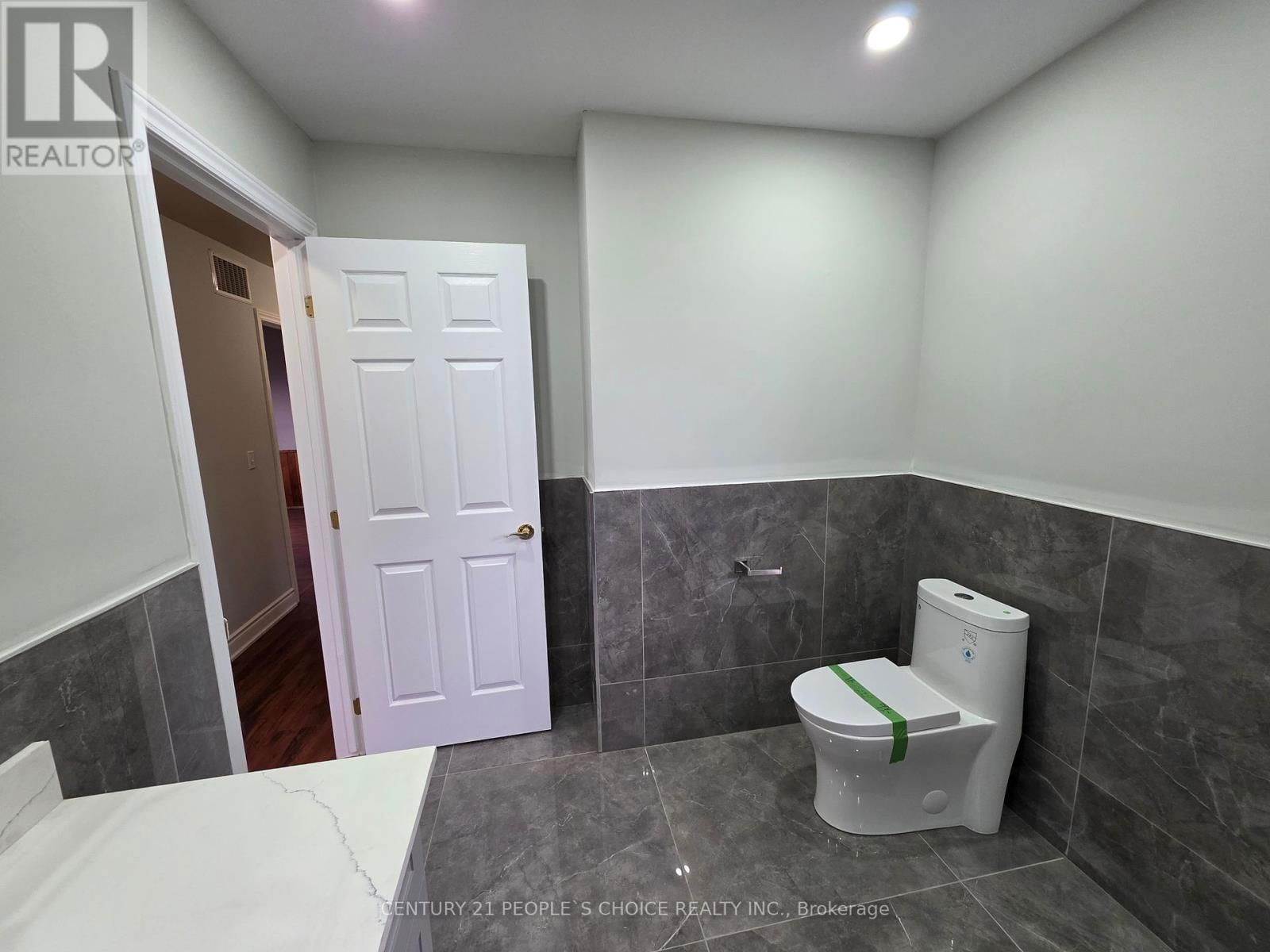 24 MADISON AVENUE Image 13