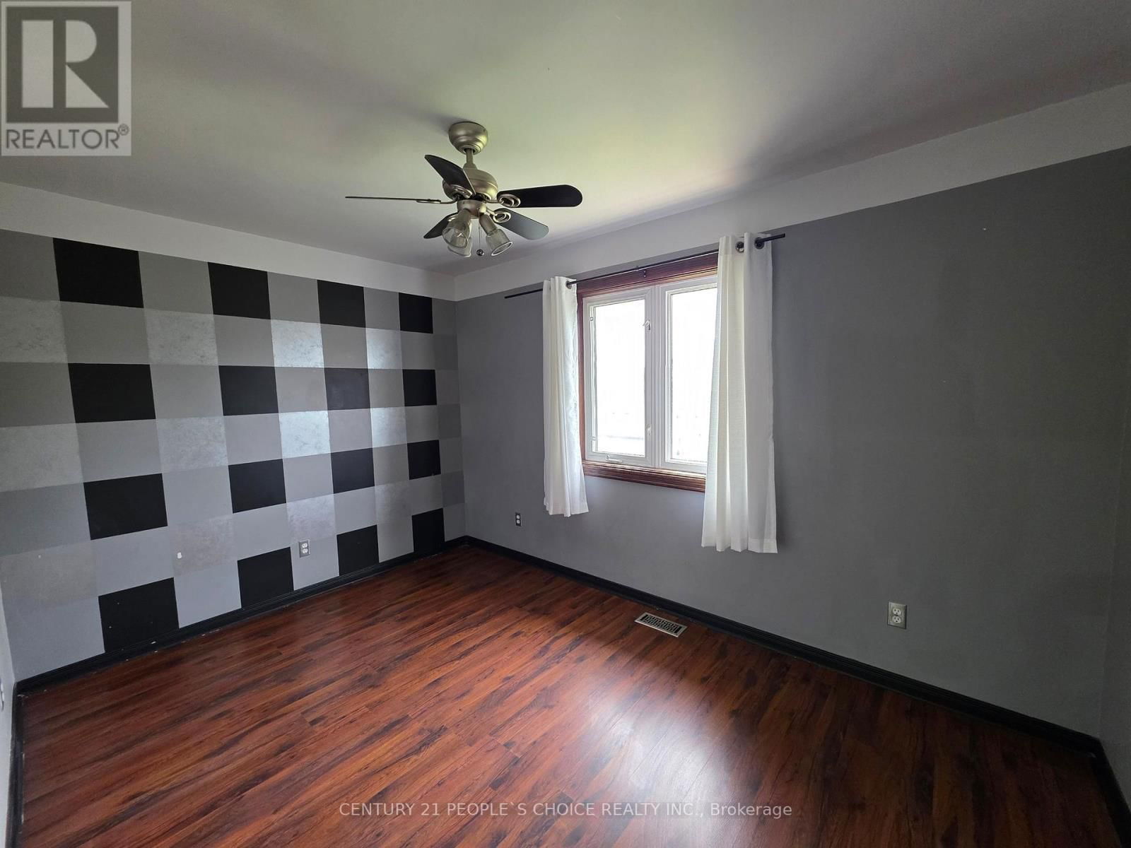 24 MADISON AVENUE Image 14