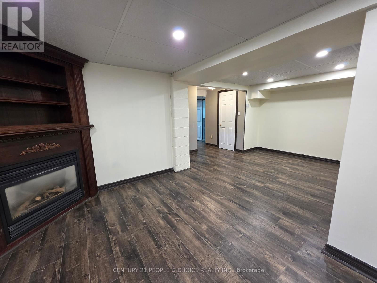 24 MADISON AVENUE Image 28