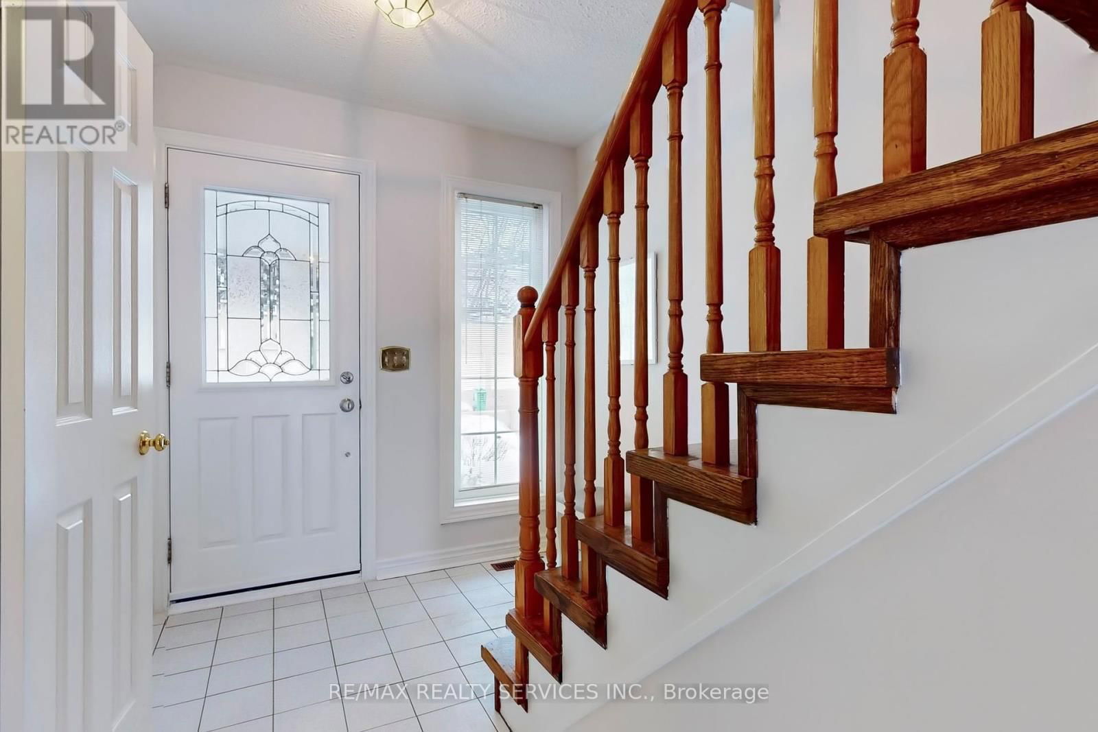 28 HEATHCLIFFE SQUARE Image 19
