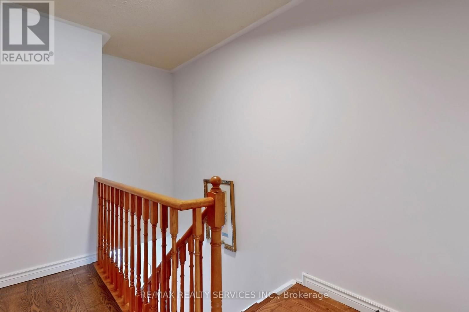 28 HEATHCLIFFE SQUARE Image 20