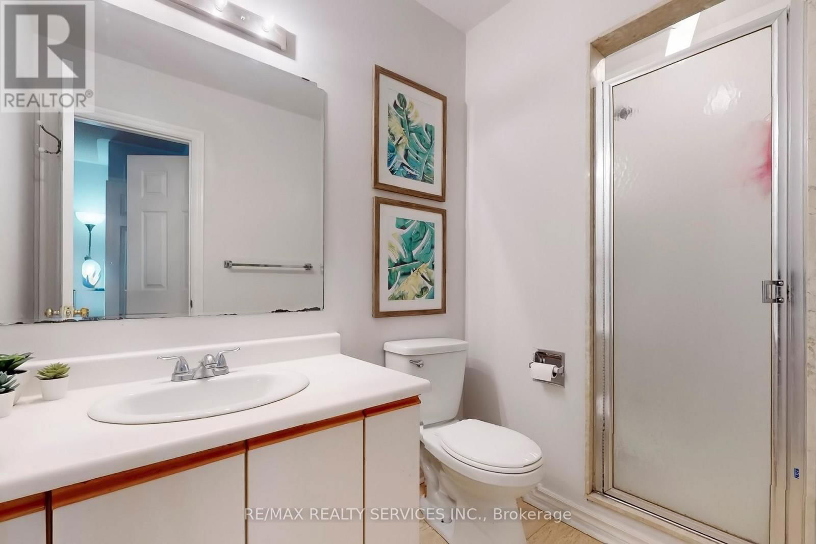 28 HEATHCLIFFE SQUARE Image 34