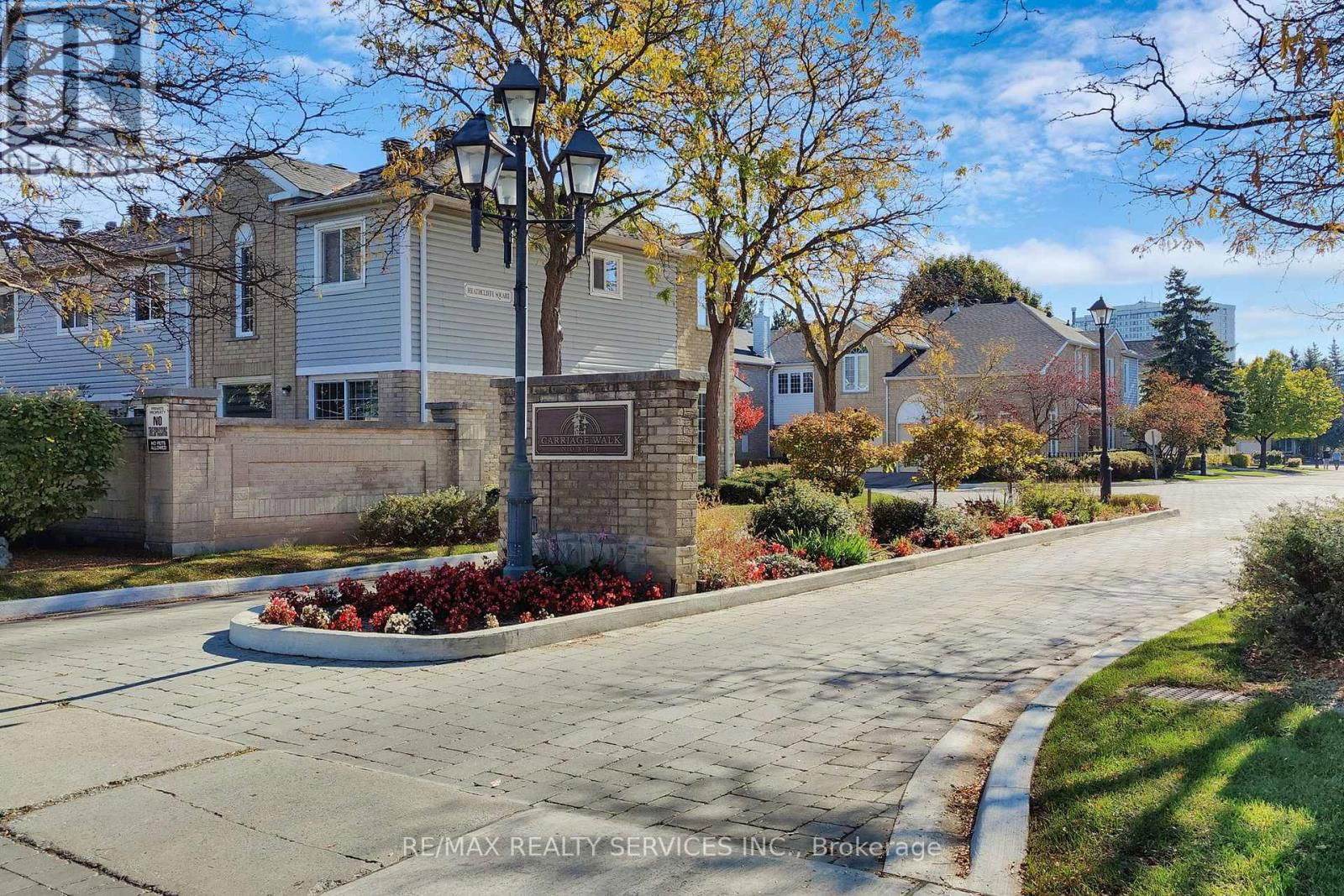 28 HEATHCLIFFE SQUARE Image 37
