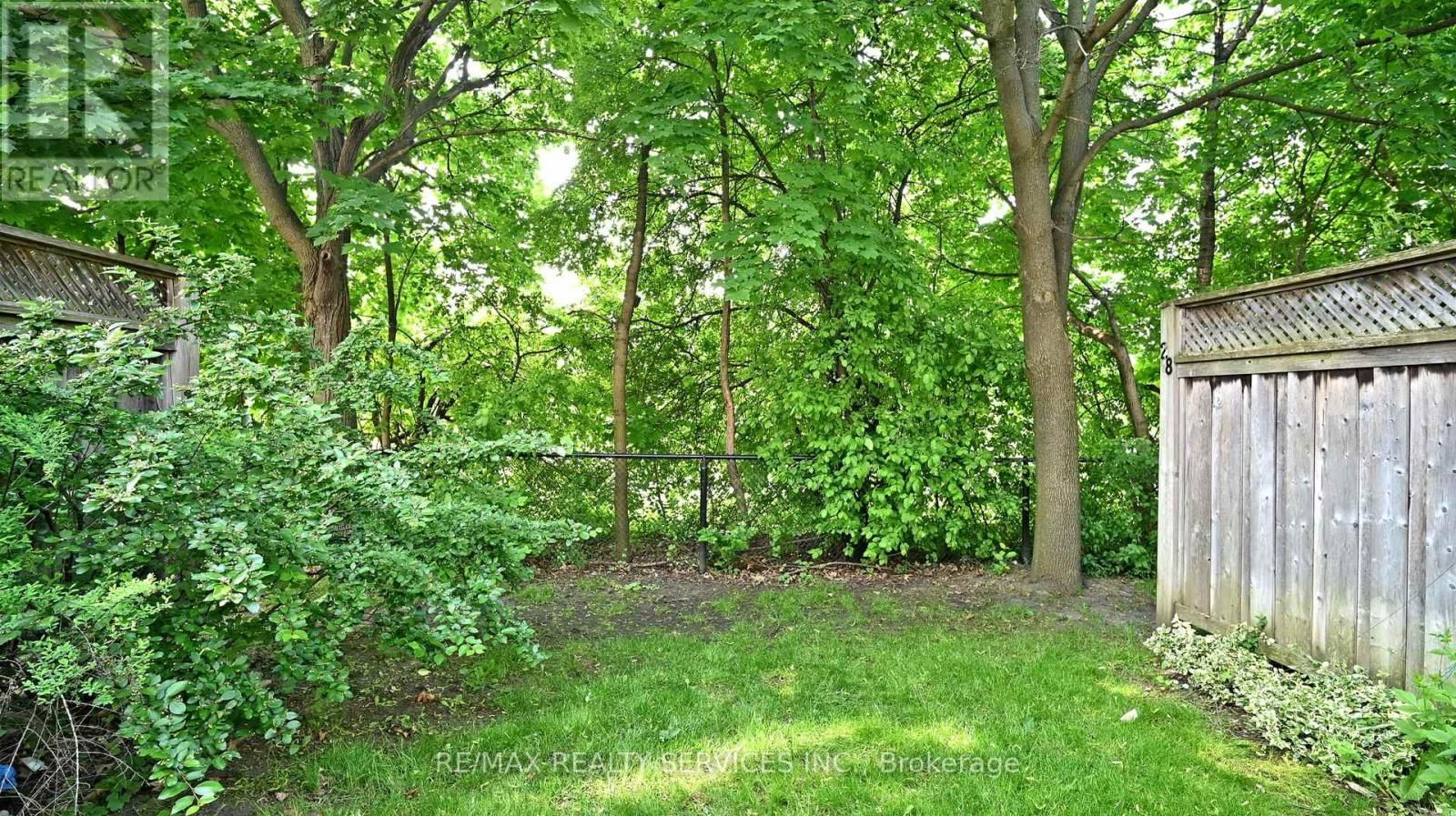 28 HEATHCLIFFE SQUARE Image 46