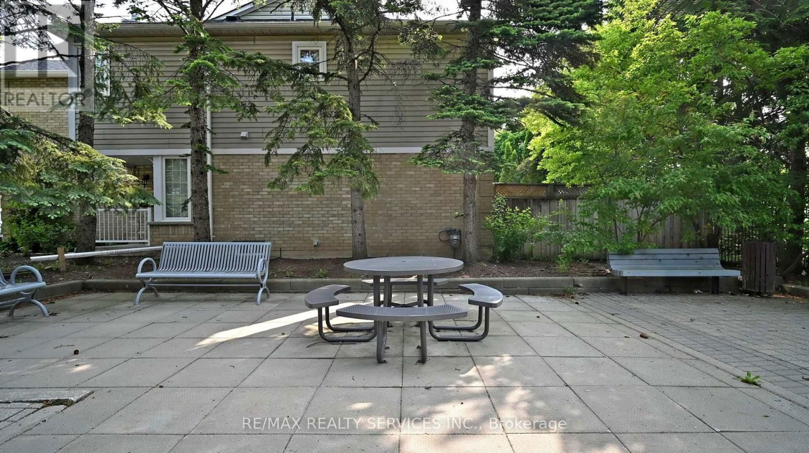 28 HEATHCLIFFE SQUARE Image 48