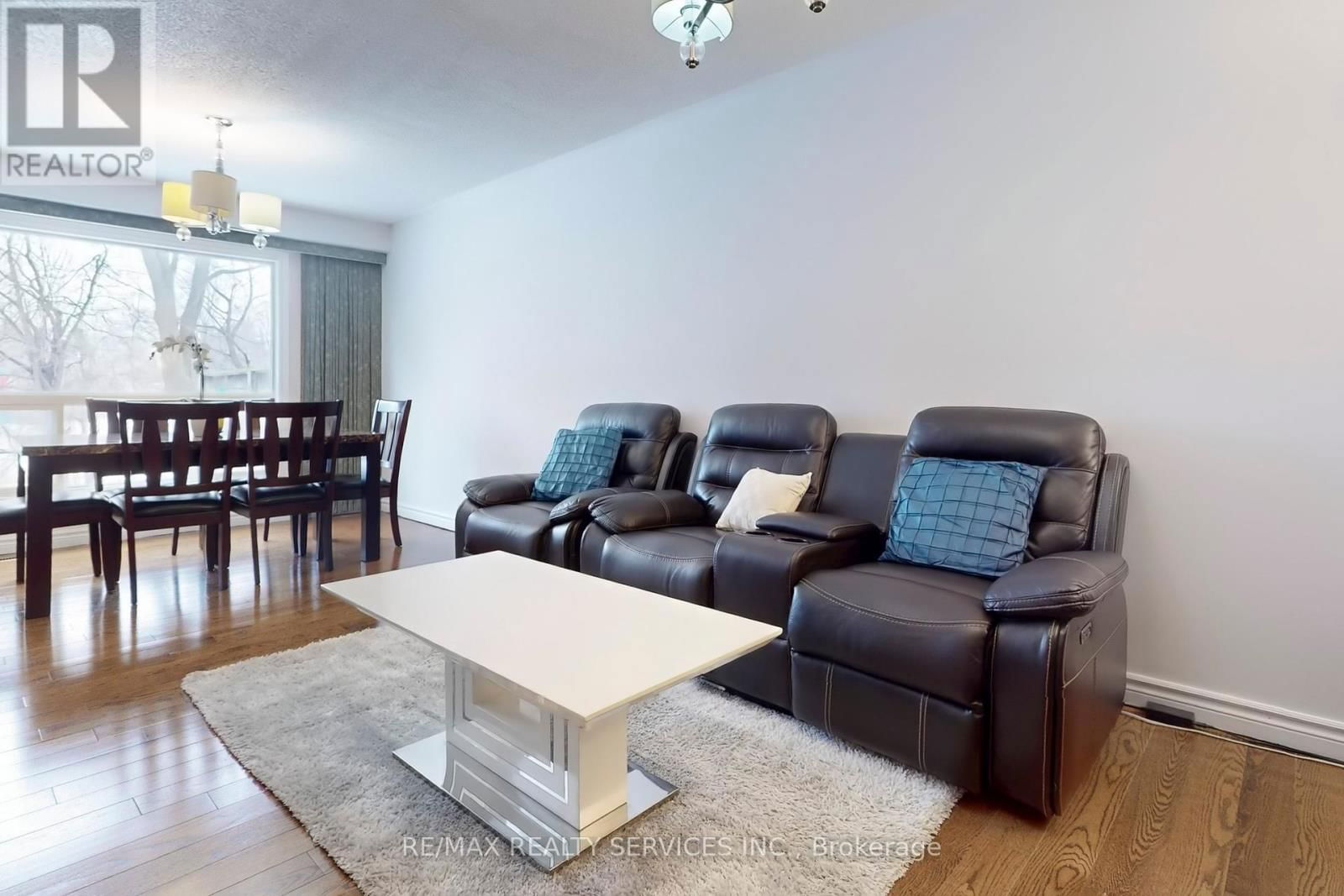 28 HEATHCLIFFE SQUARE Image 5