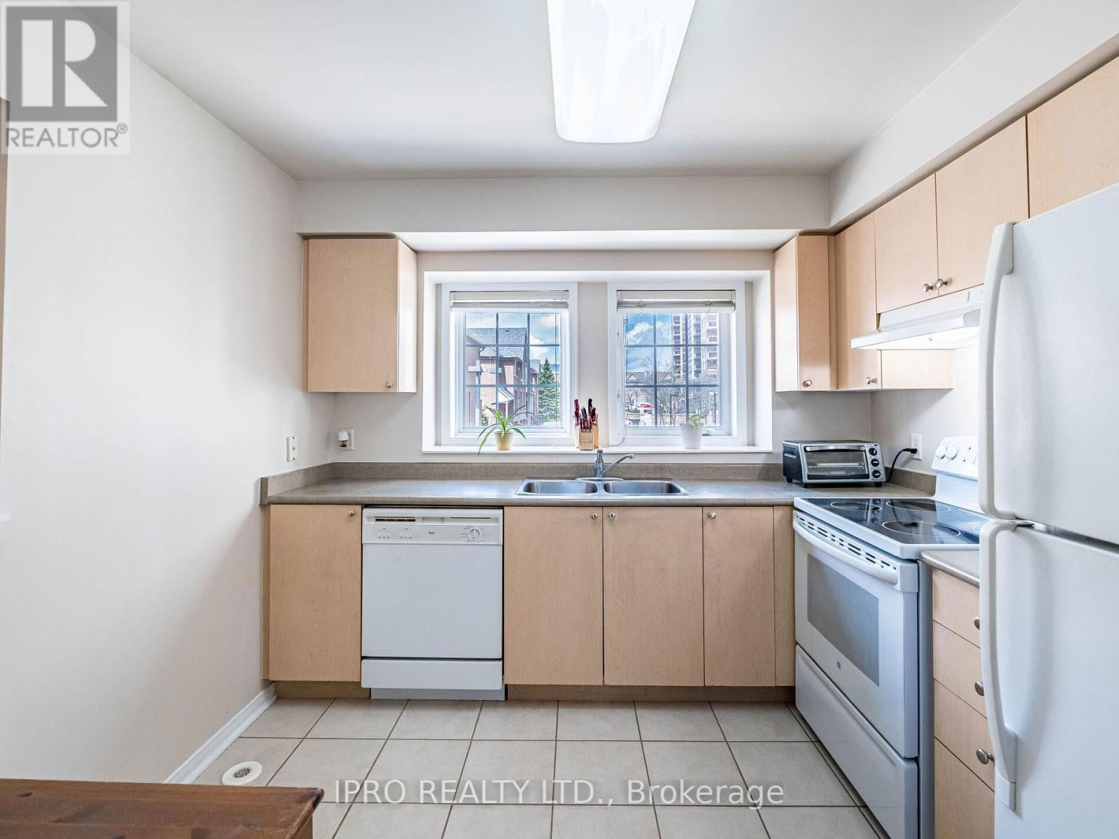 12 - 50 STRATHAVEN DRIVE Image 6