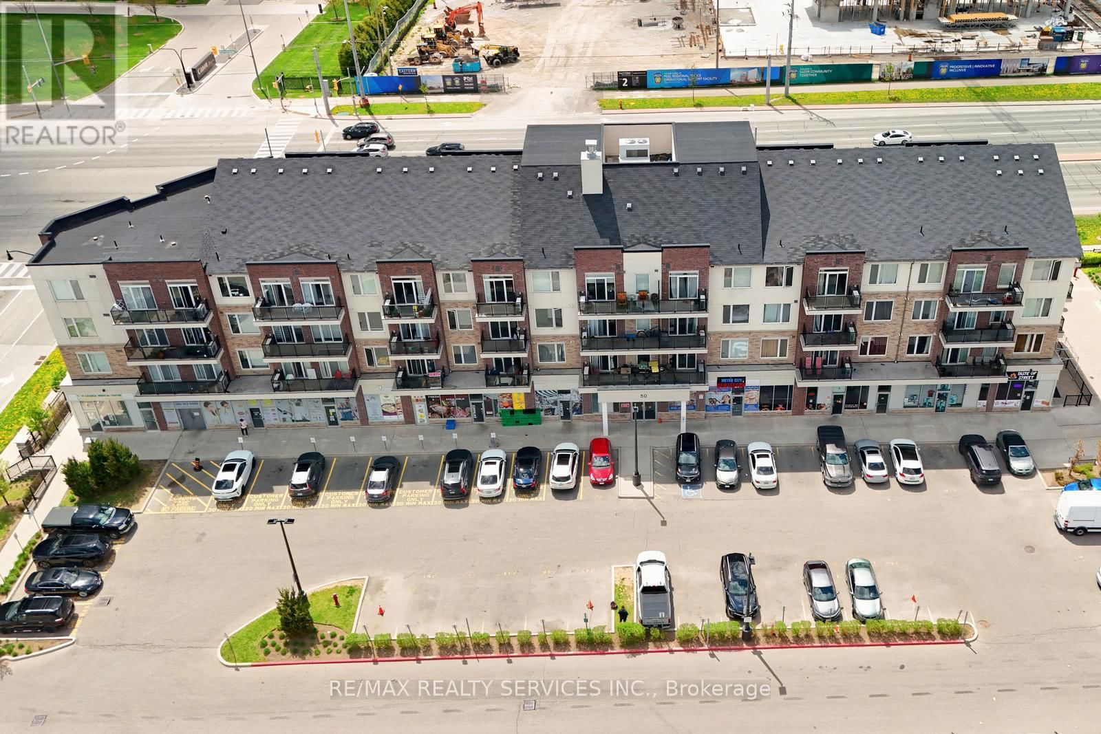 411 - 50 SKY HARBOUR DRIVE Image 1