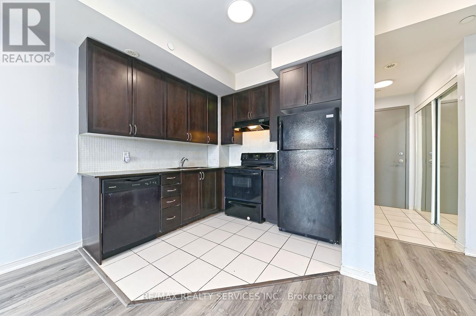 411 - 50 SKY HARBOUR DRIVE Image 15