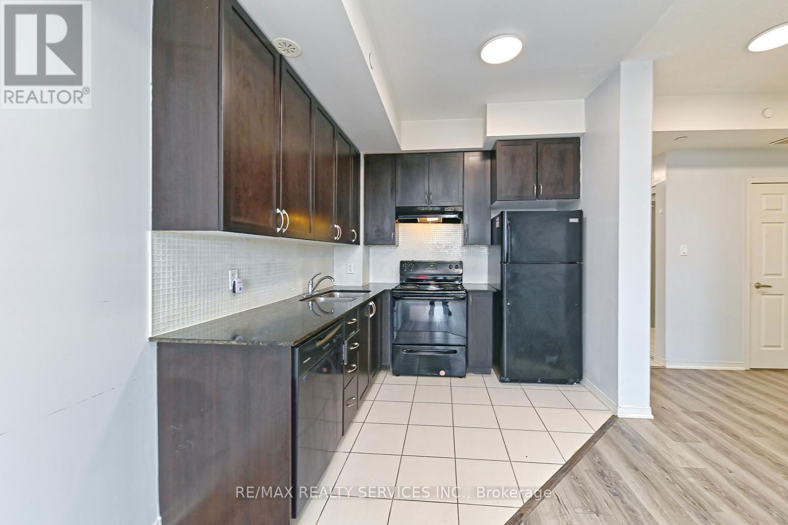 411 - 50 SKY HARBOUR DRIVE Image 16