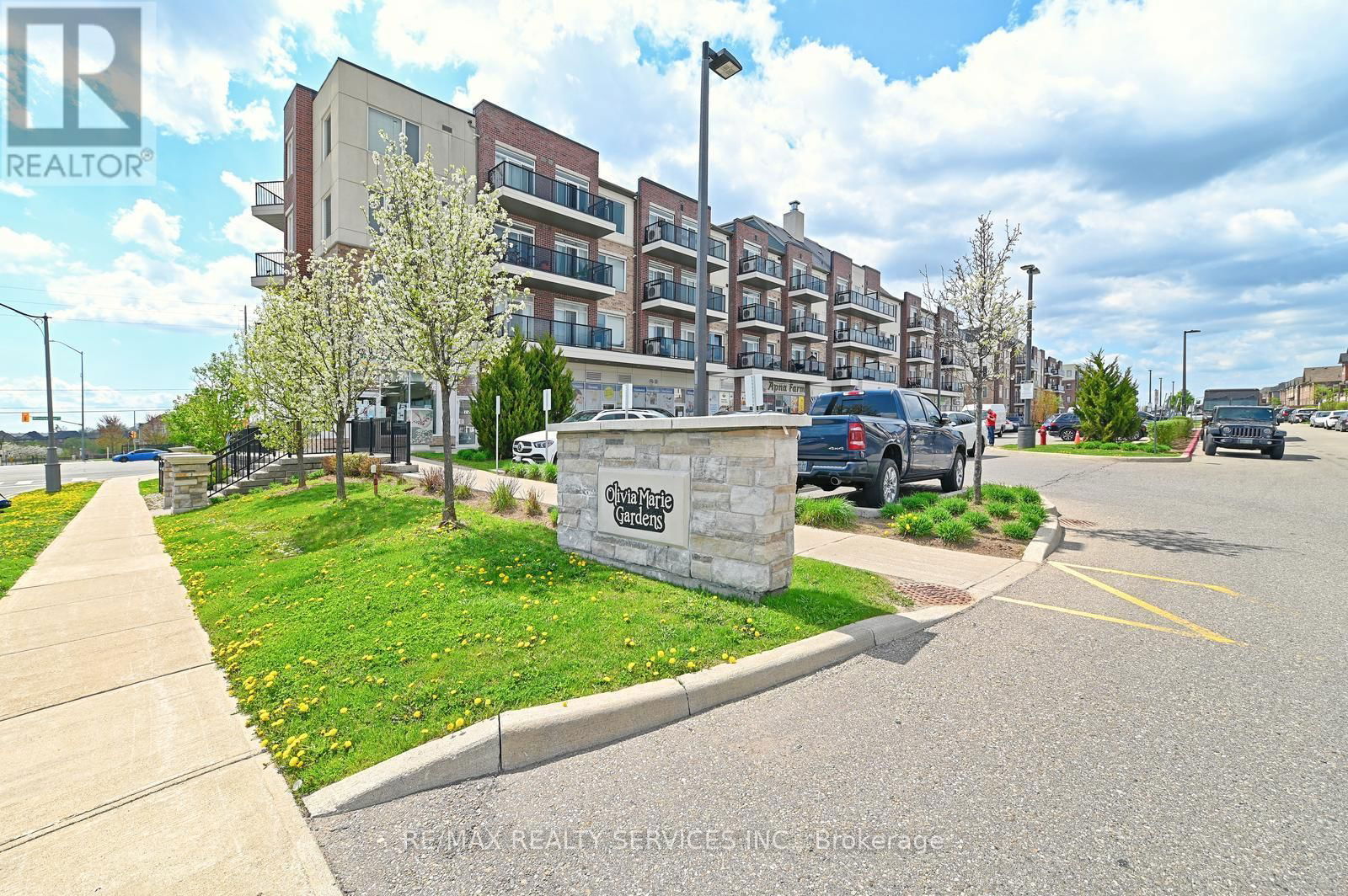 411 - 50 SKY HARBOUR DRIVE Image 2