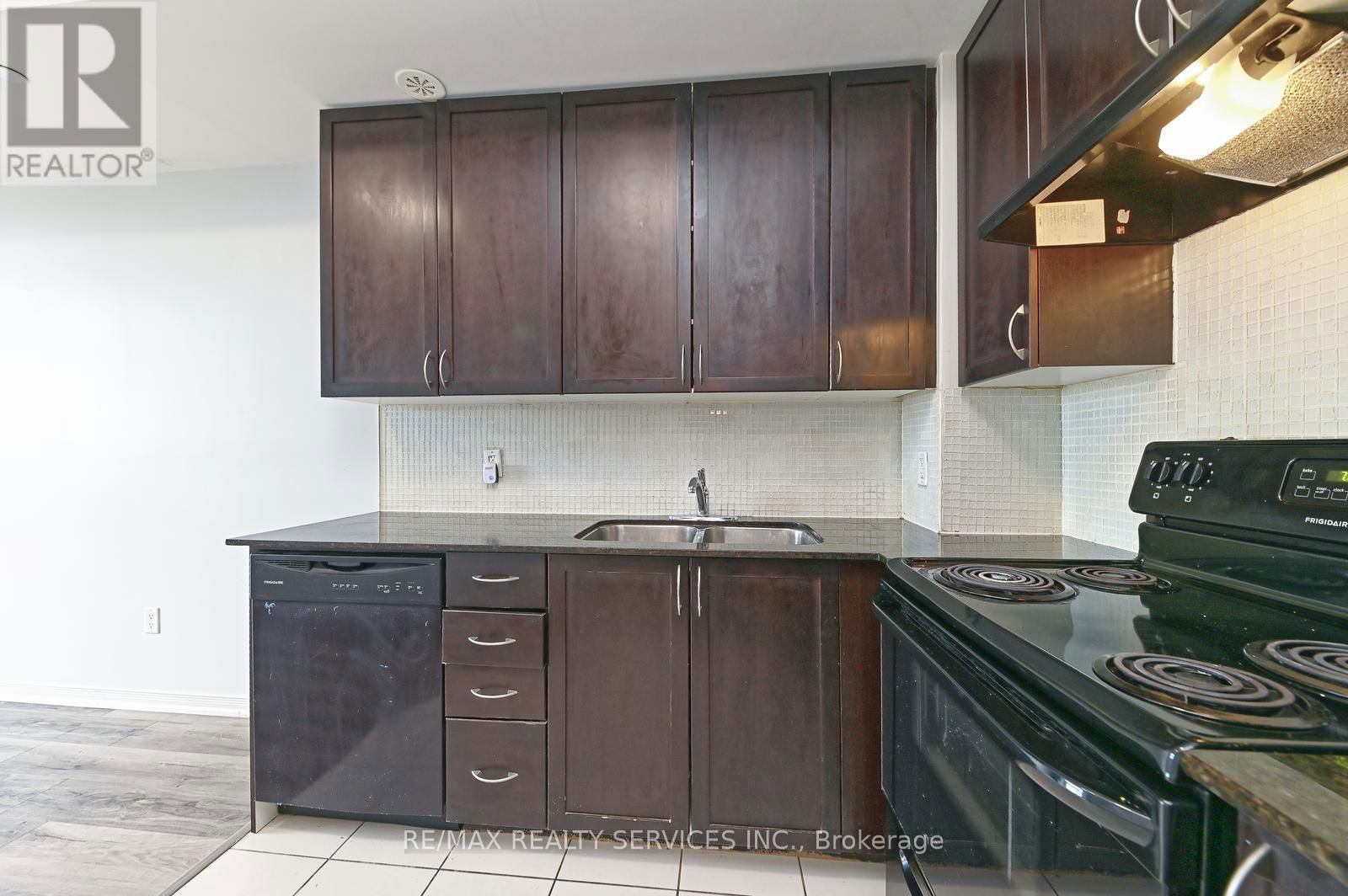411 - 50 SKY HARBOUR DRIVE Image 21