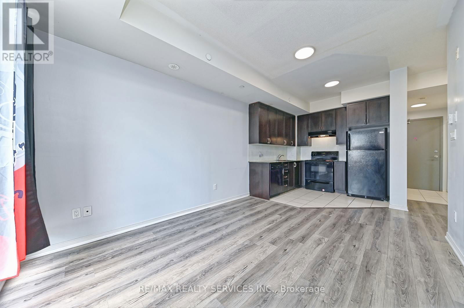 411 - 50 SKY HARBOUR DRIVE Image 24