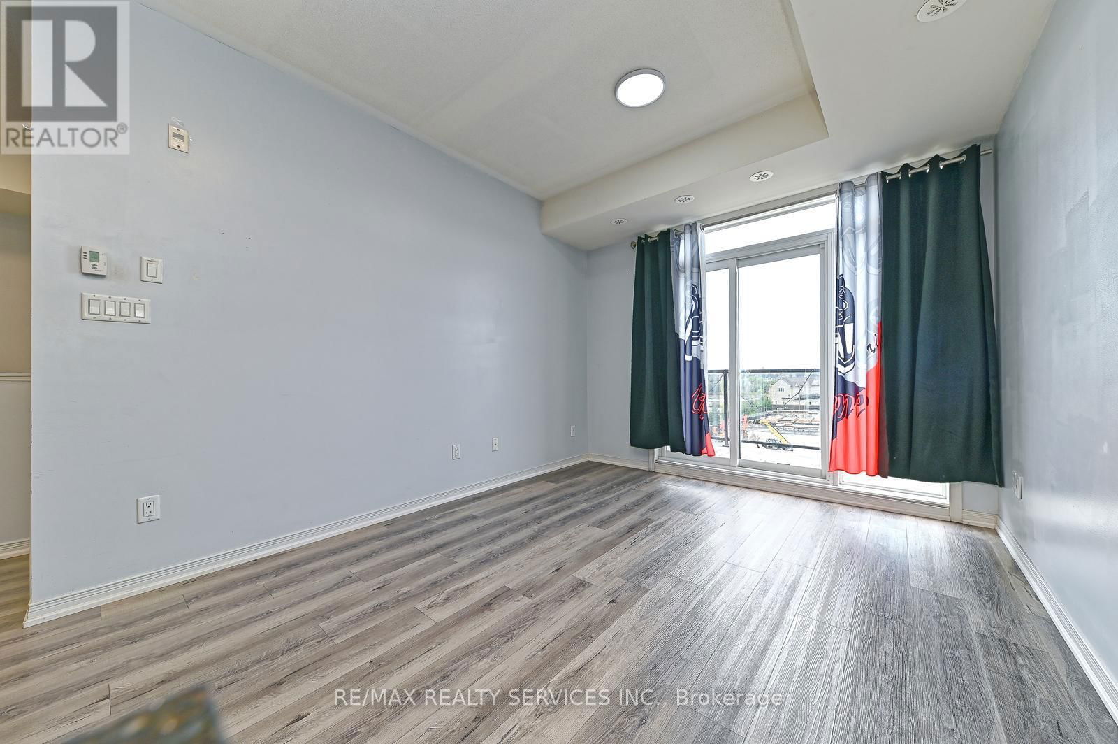 411 - 50 SKY HARBOUR DRIVE Image 25