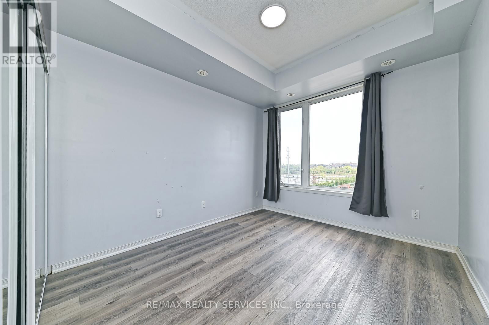 411 - 50 SKY HARBOUR DRIVE Image 28