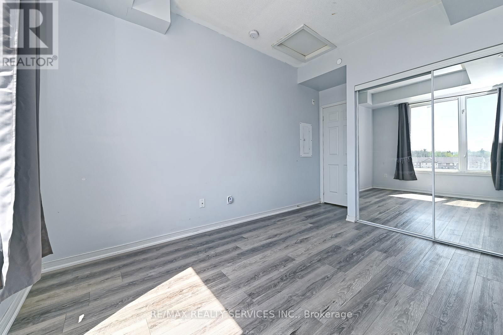 411 - 50 SKY HARBOUR DRIVE Image 29