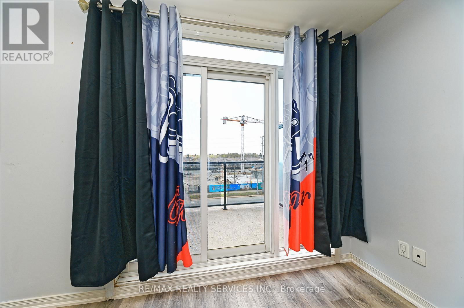 411 - 50 SKY HARBOUR DRIVE Image 30