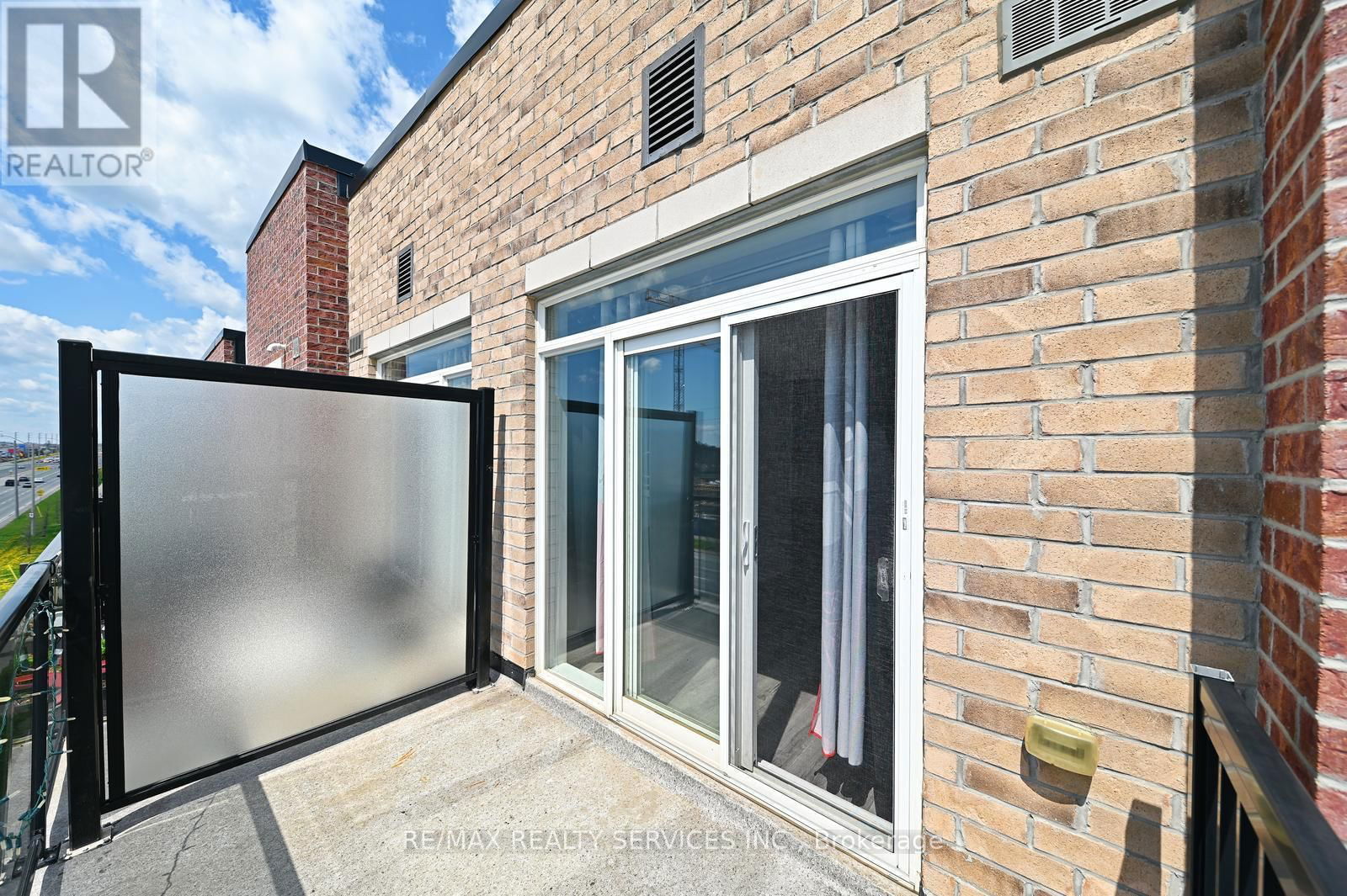 411 - 50 SKY HARBOUR DRIVE Image 31