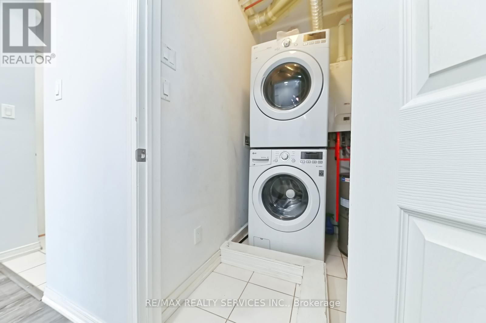 411 - 50 SKY HARBOUR DRIVE Image 38