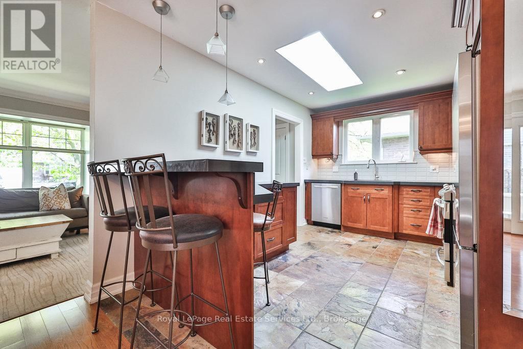 502 BOHEMIA CRESCENT Image 10