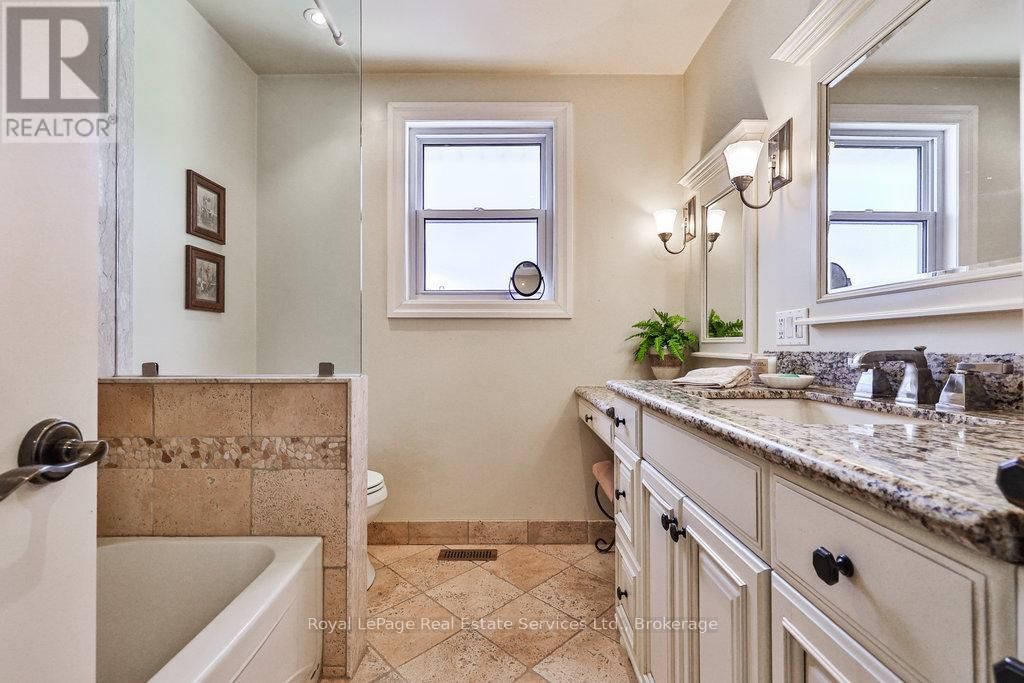 502 BOHEMIA CRESCENT Image 18