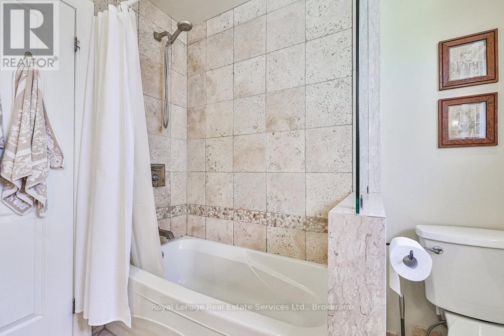 502 BOHEMIA CRESCENT Image 20