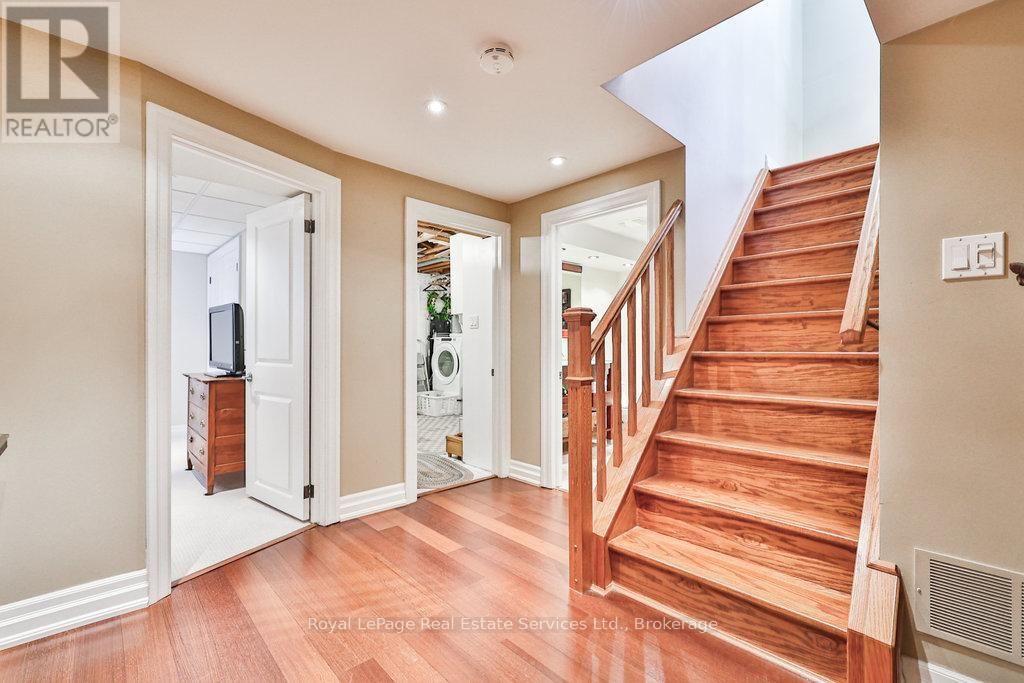 502 BOHEMIA CRESCENT Image 23