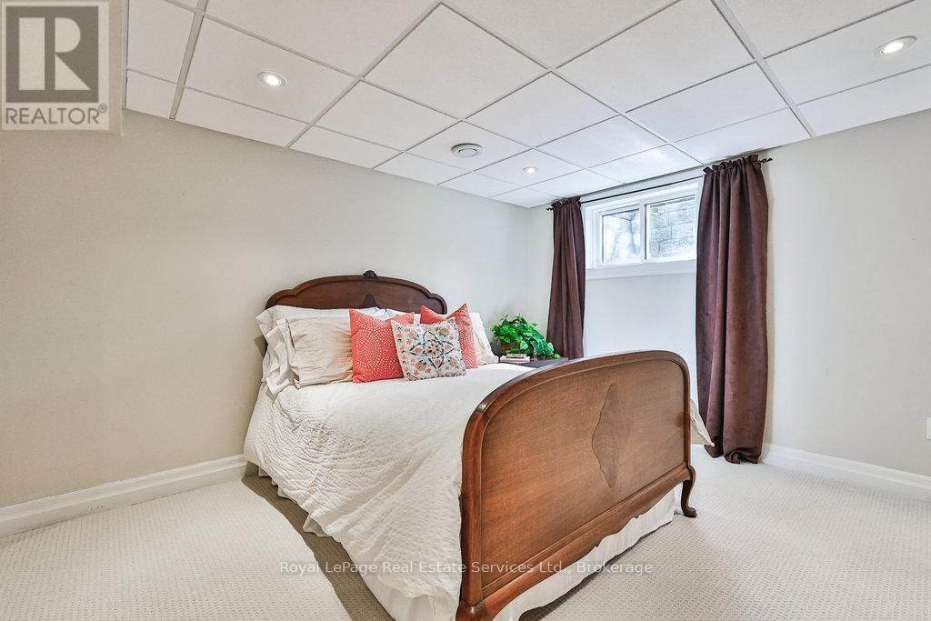 502 BOHEMIA CRESCENT Image 24