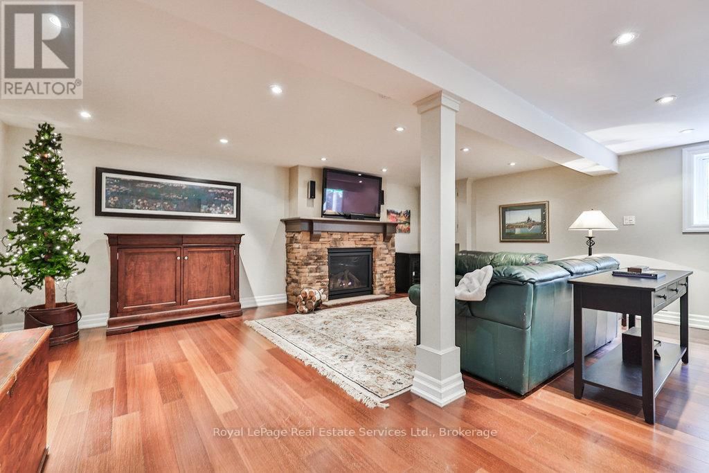 502 BOHEMIA CRESCENT Image 30
