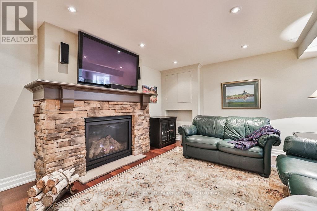 502 BOHEMIA CRESCENT Image 31