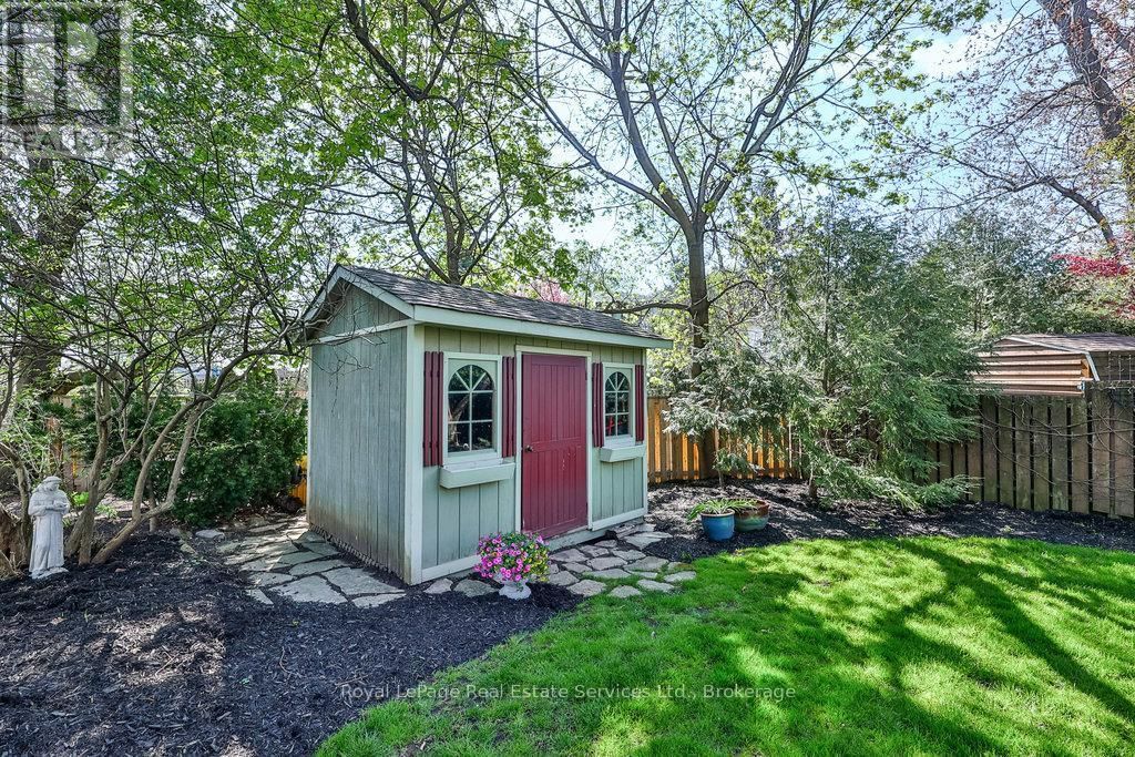 502 BOHEMIA CRESCENT Image 36