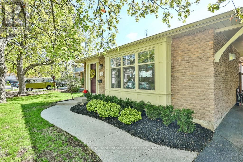 502 BOHEMIA CRESCENT Image 4