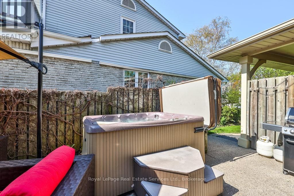 502 BOHEMIA CRESCENT Image 40