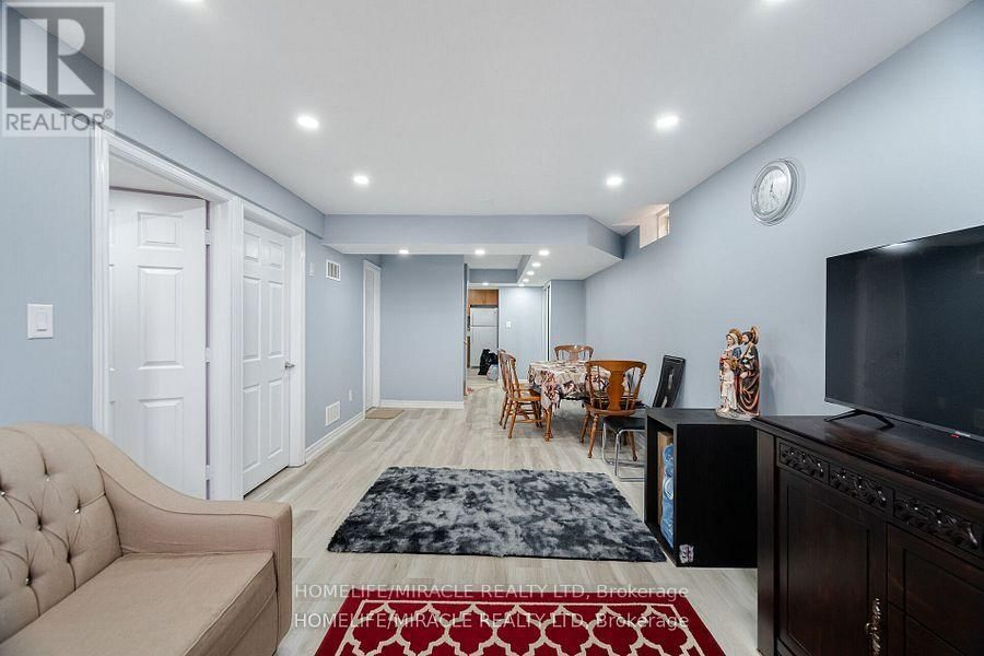 14 ROBERT PARKINSON DRIVE Image 31