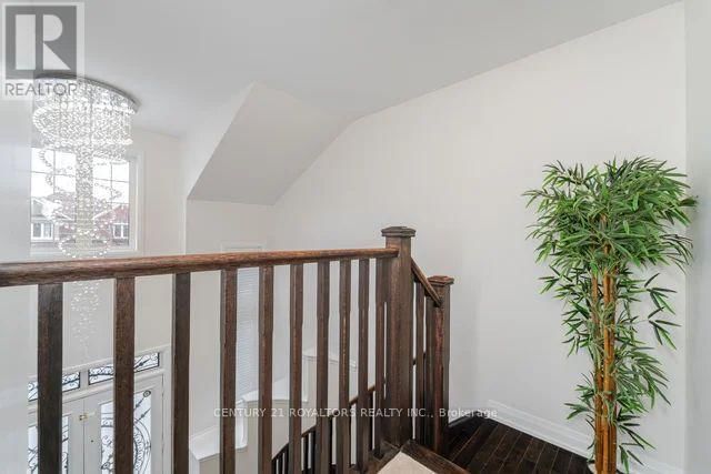 77 ENFORD CRESCENT Image 24