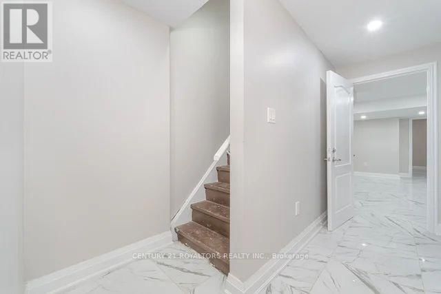 77 ENFORD CRESCENT Image 37