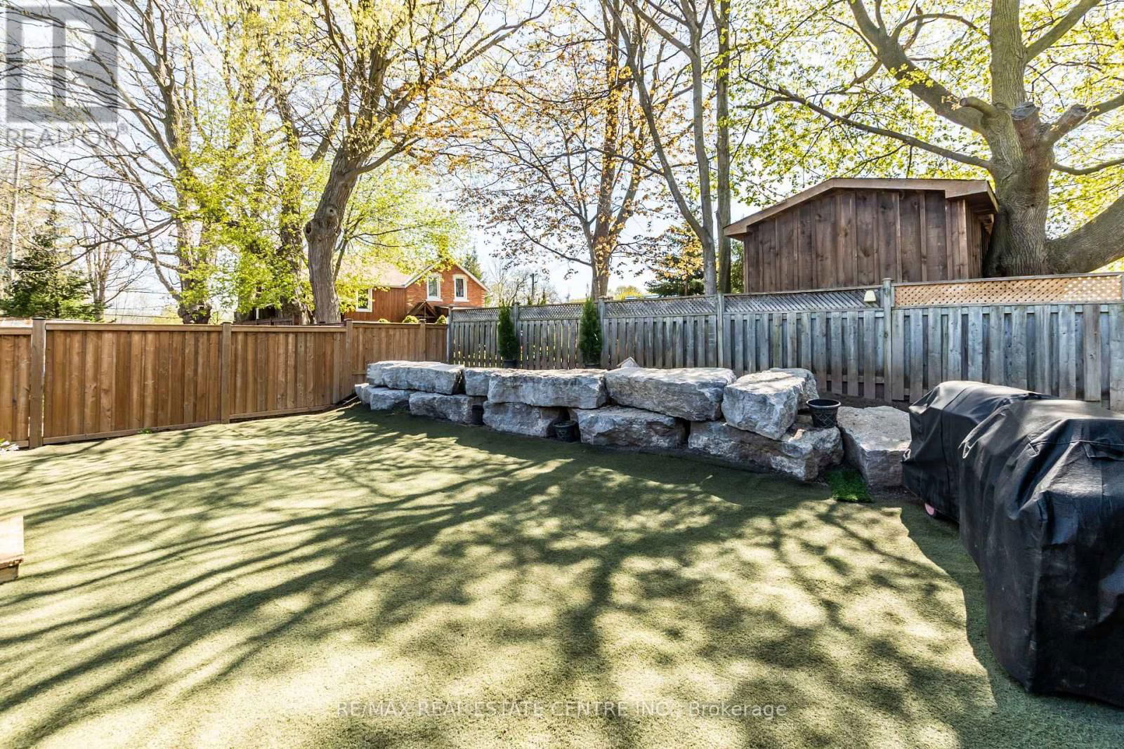 12 COBBLEHILL ROAD Image 26