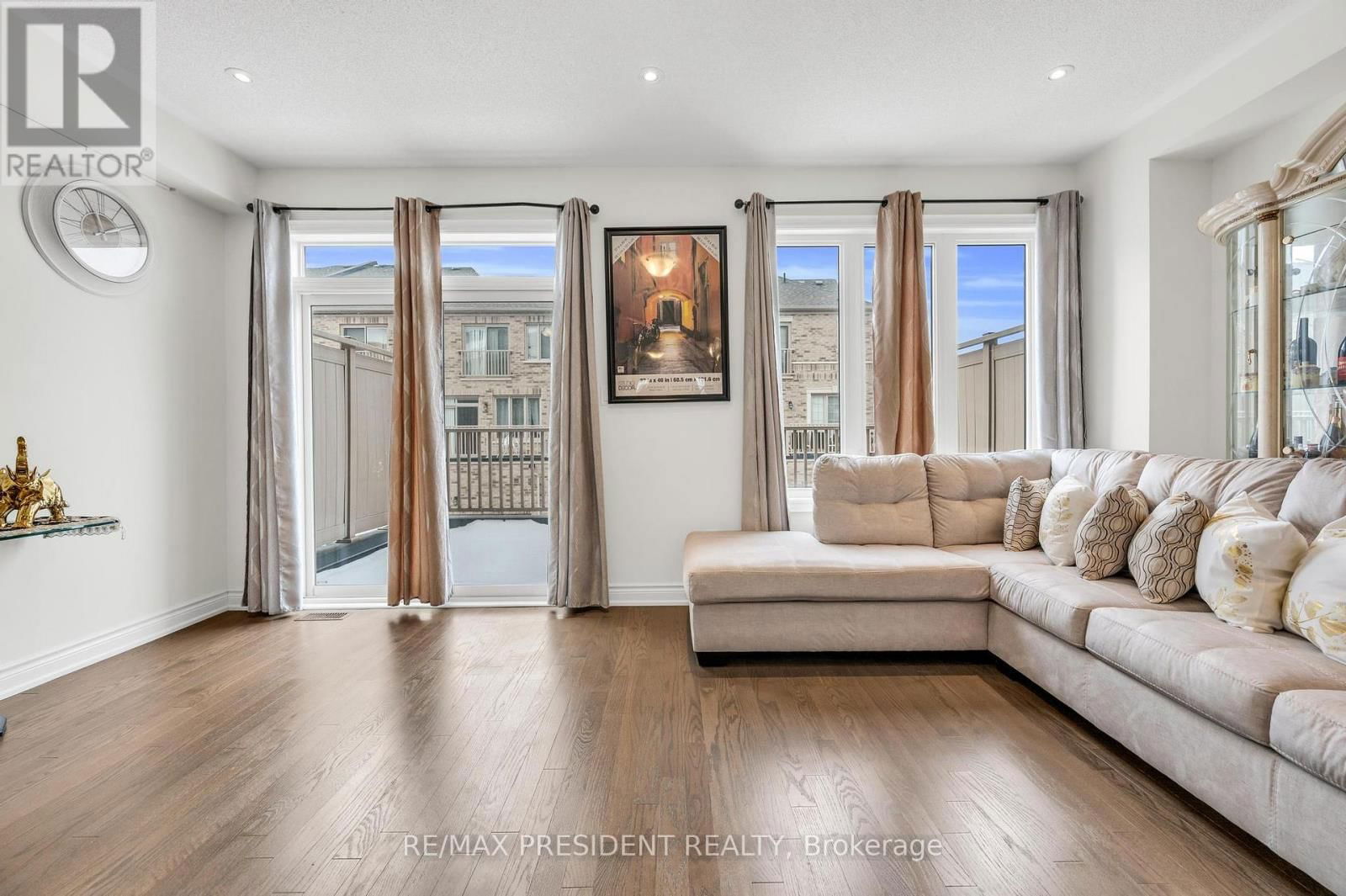 8575 FINANCIAL DRIVE Image 24