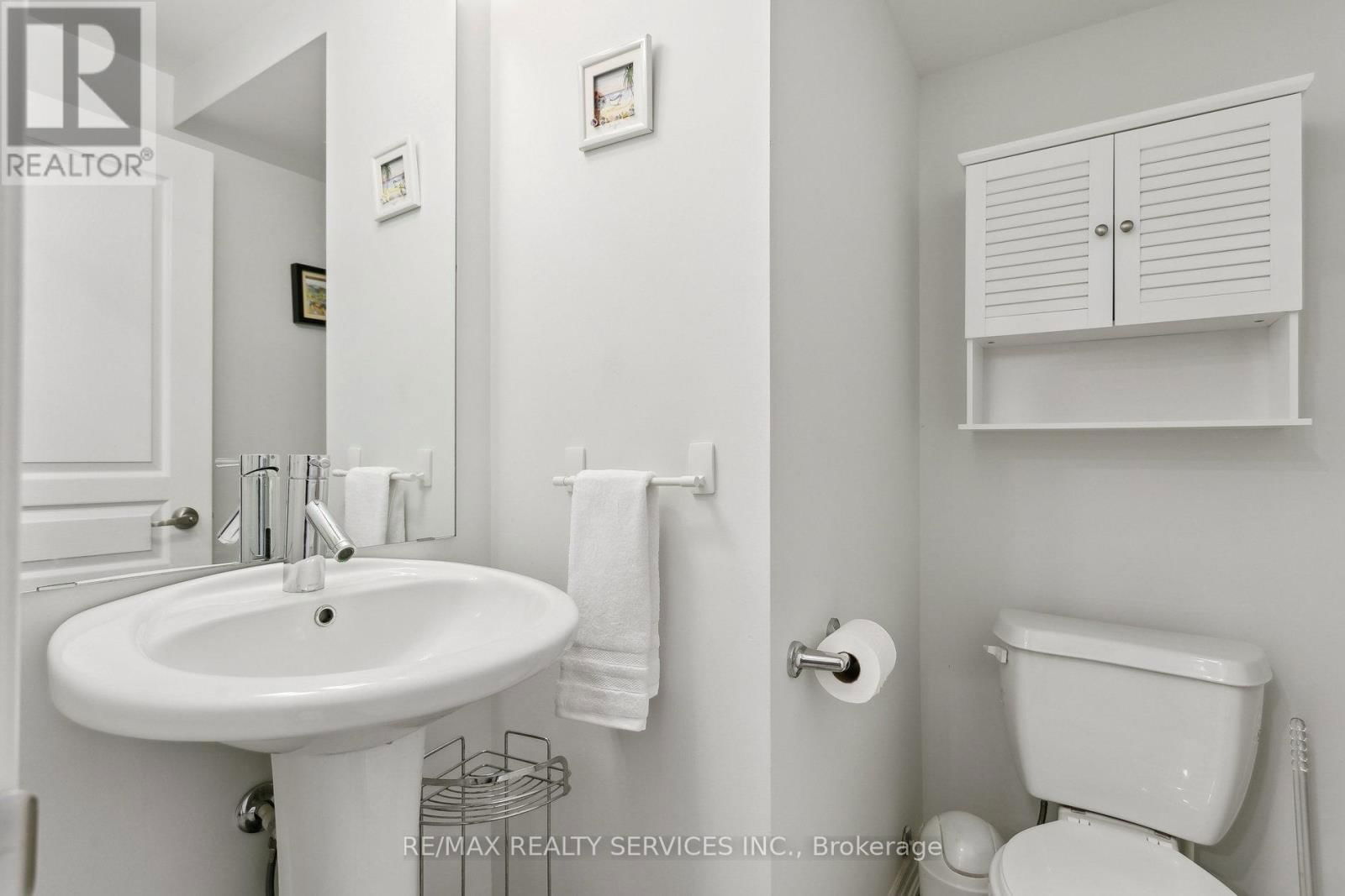 104 - 1940 IRONSTONE DRIVE Image 14