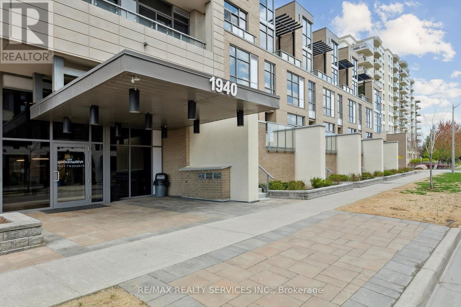 104 - 1940 IRONSTONE DRIVE Image 2