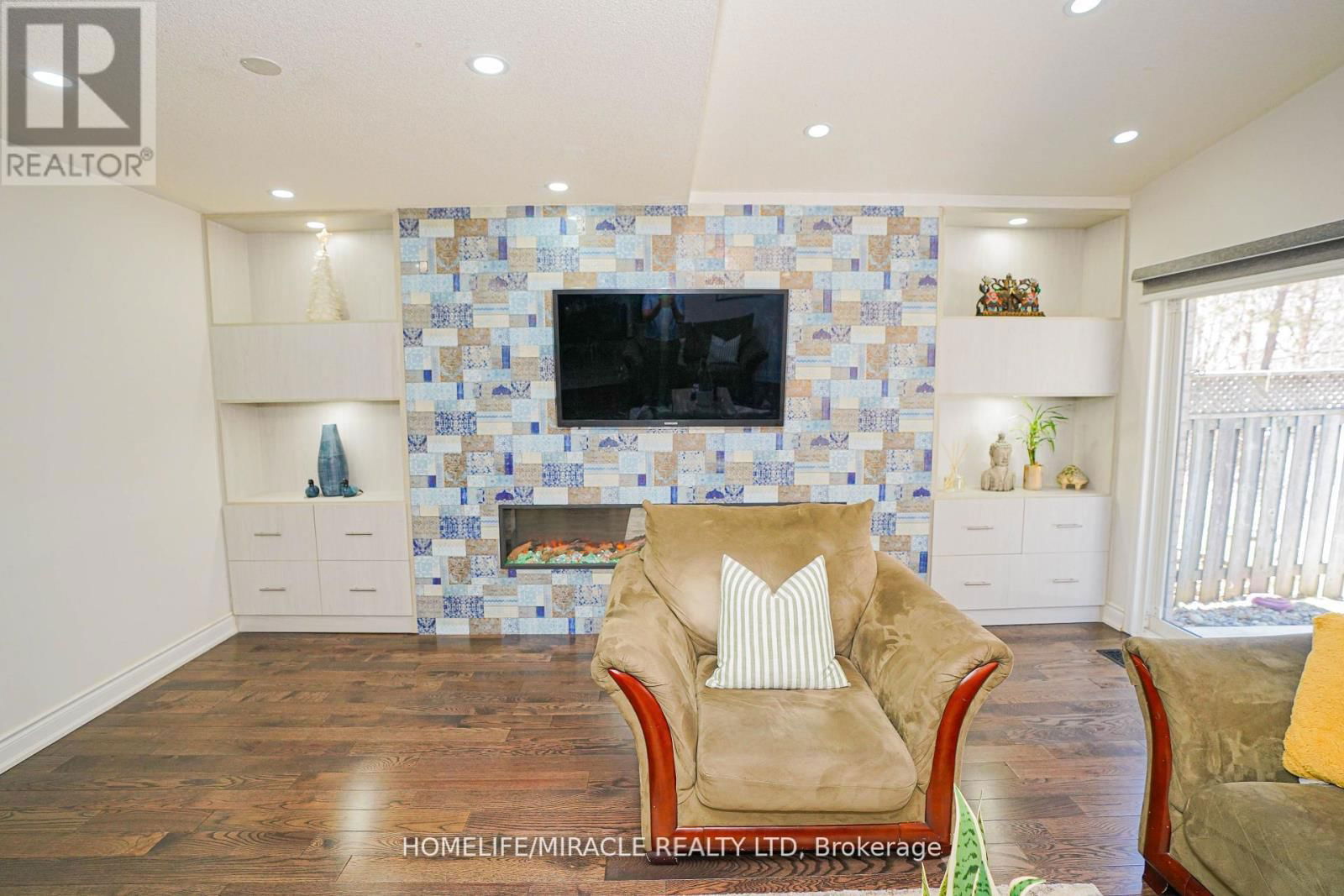 23 HOLLOWGROVE BOULEVARD Image 13
