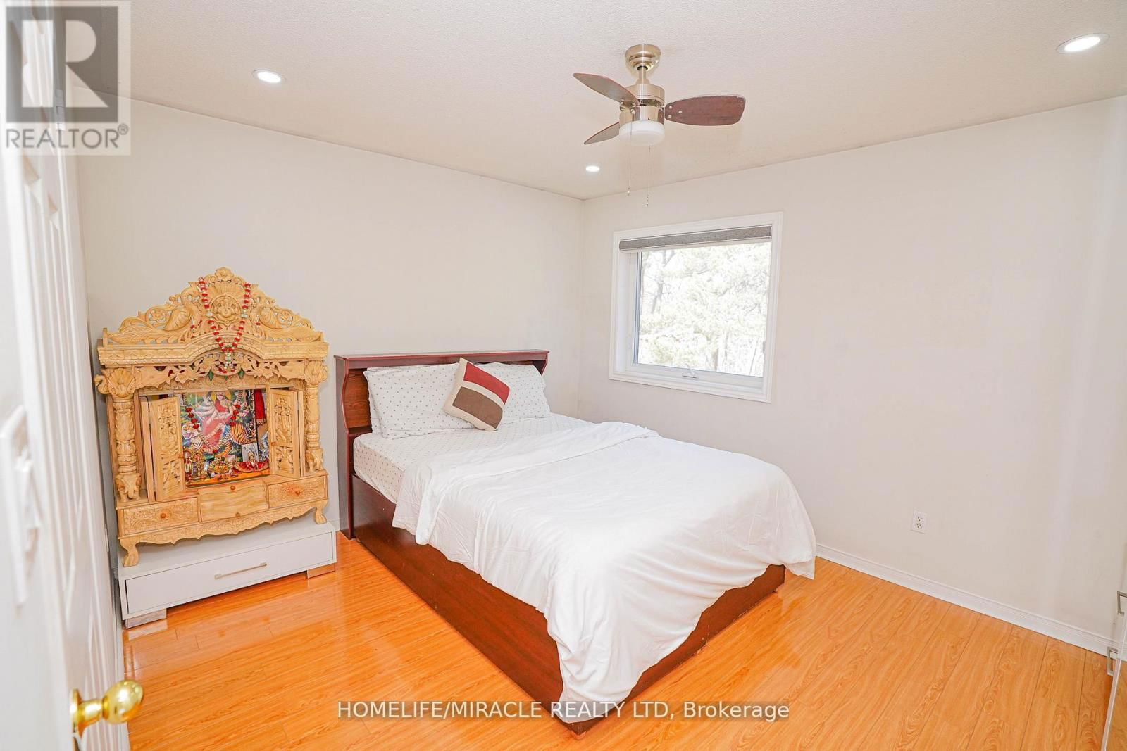 23 HOLLOWGROVE BOULEVARD Image 24