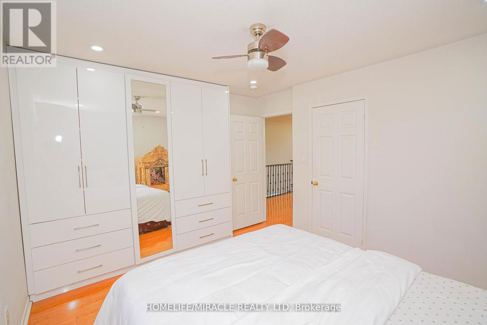 23 HOLLOWGROVE BOULEVARD Image 25