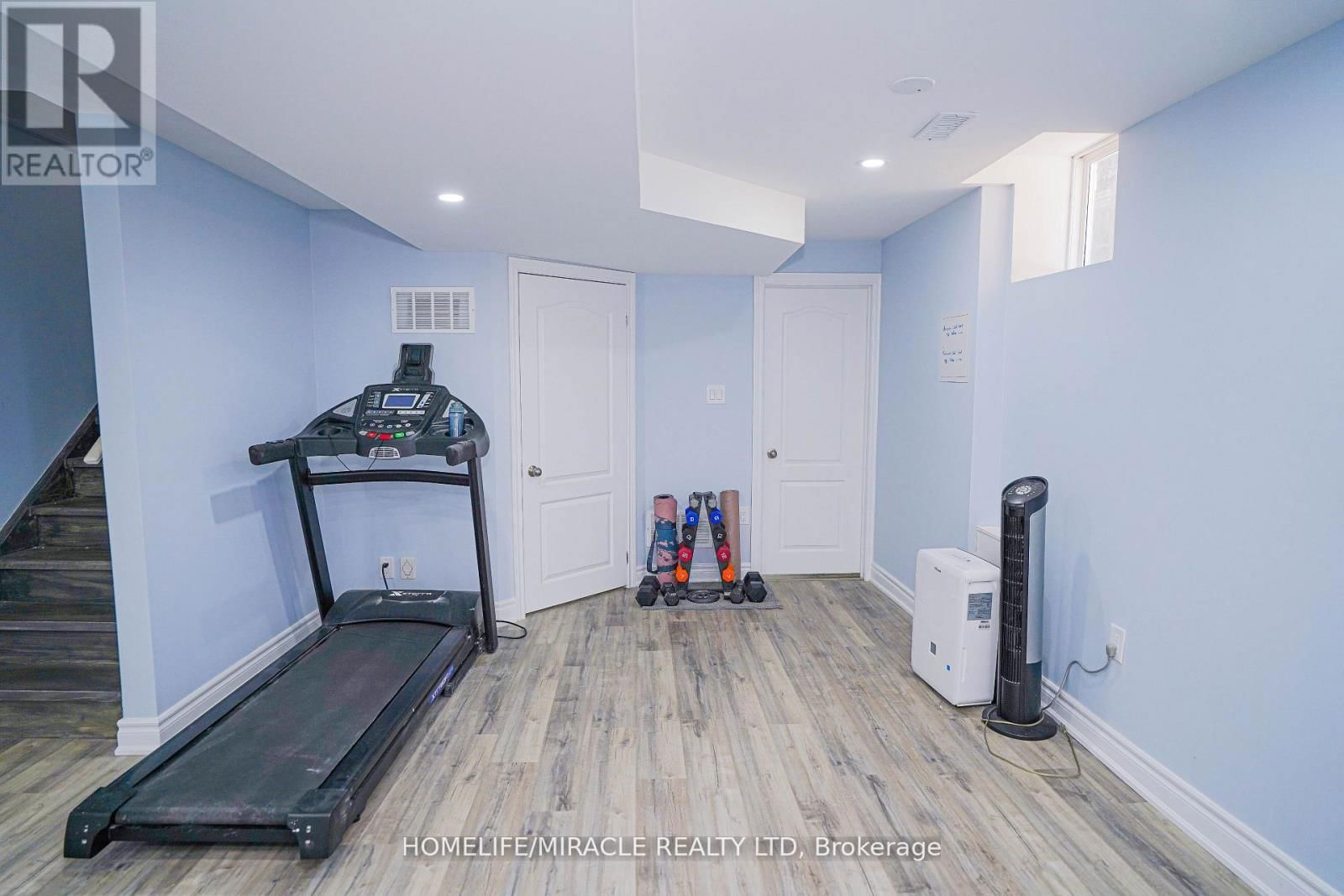 23 HOLLOWGROVE BOULEVARD Image 30