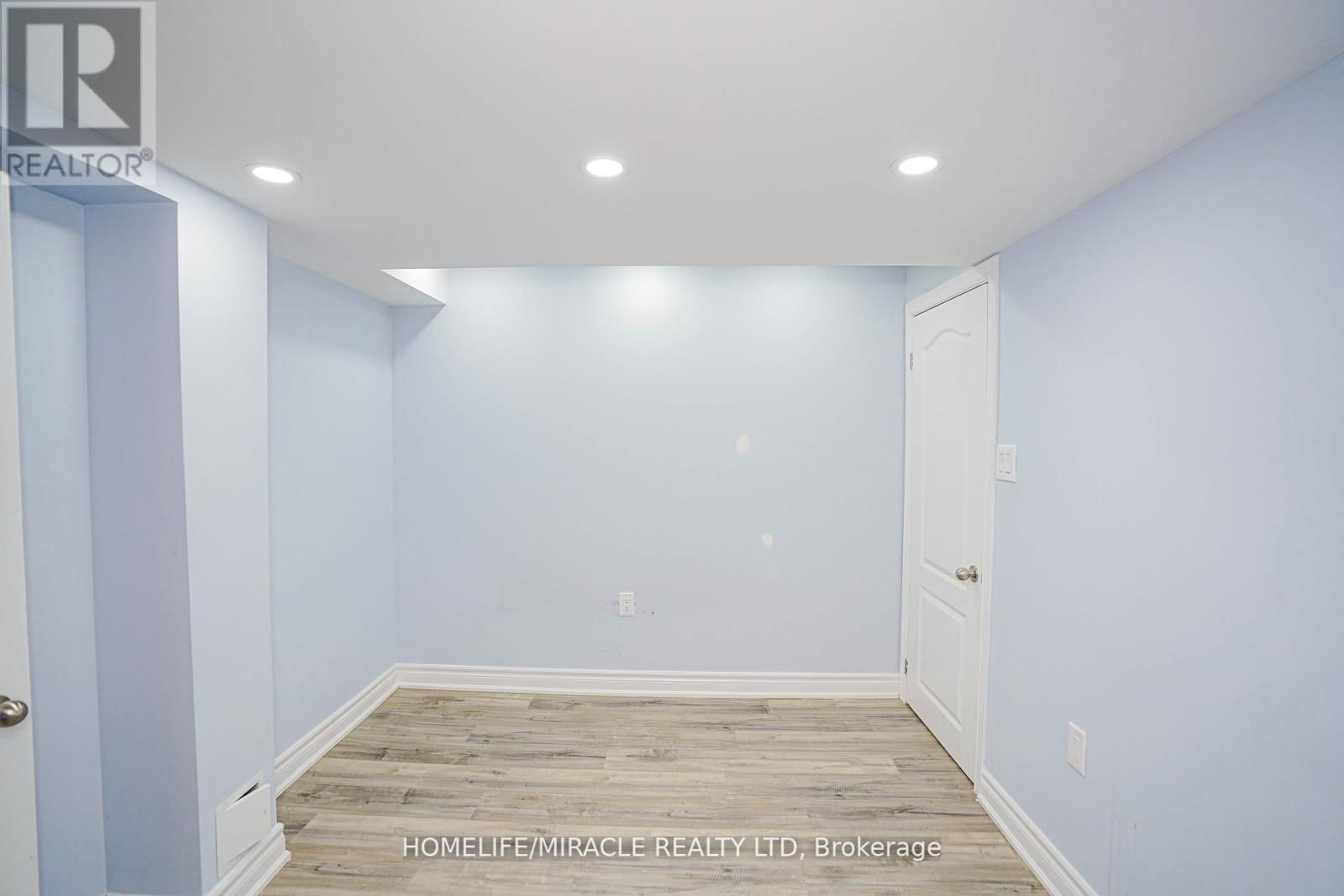 23 HOLLOWGROVE BOULEVARD Image 34