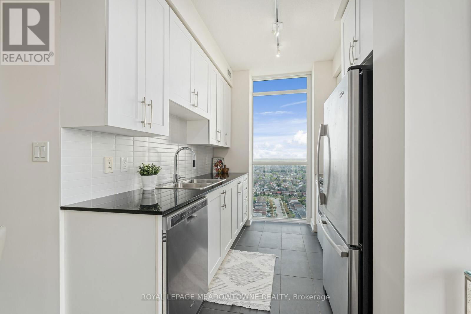 2907 - 4070 CONFEDERATION PARKWAY Image 15
